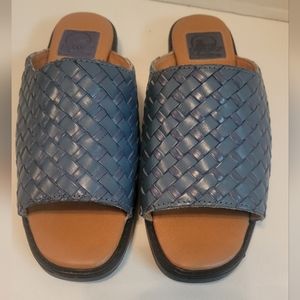 NEW! DECOYS Women  Leather Sandals 7.5 Wide.